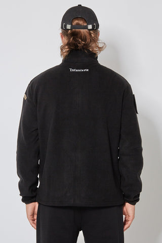 Rückseite der CH+ARMED Infanterie Fleece Jacke in Schwarz, Infanterie Stick, Polyester mit lockerer Passform.
