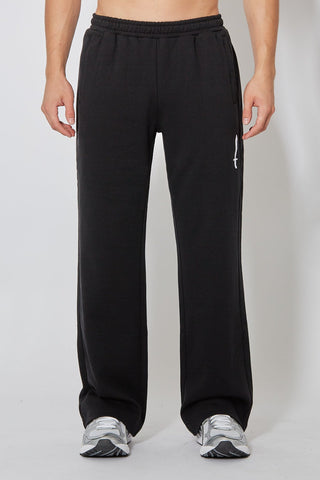 CH+ARMED MP Sweatpants in Schwarz, Frontansicht mit gesticktem Schwert Logo-Detail und Straight Leg Schnitt.
