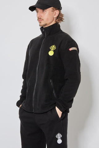 CH+ARMED Pz Gren Fleece in Schwarz mit Stickerei, Badge Klett und verstellbarem Bund – angewinkelte Ansicht.