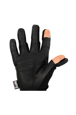 Robuste taktische Einsatzhandschuhe MFH Mission mit Kunststoffprotektoren im Carbon-Look, atmungsaktivem Polyester-Polyurethan-Neopren-Handrücken mit Ventilationslöchern, umklappbarem Daumen und Zeigefinger sowie griffiger Polyurethan-Innenfläche – funktionale Schutzhandschuhe für Militär, Outdoor, Security und taktische Einsätze.